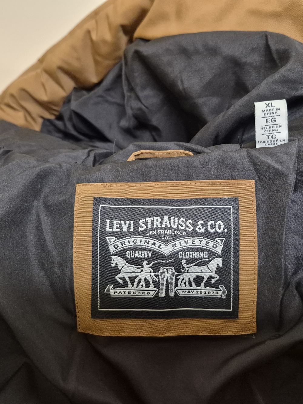 Levi's Men’s Brown and Black Puffer Jacket - XL